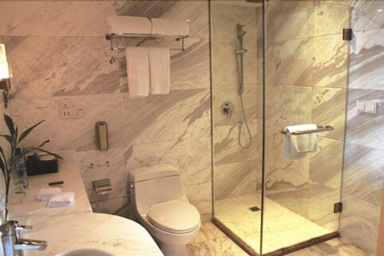 Puxi New Century Hotel Şanghay Dış mekan fotoğraf